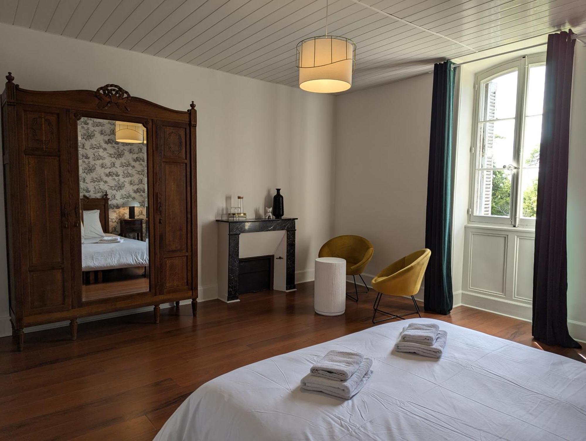 Domaine Du Faure Bed & Breakfast Chadurie Oda fotoğraf